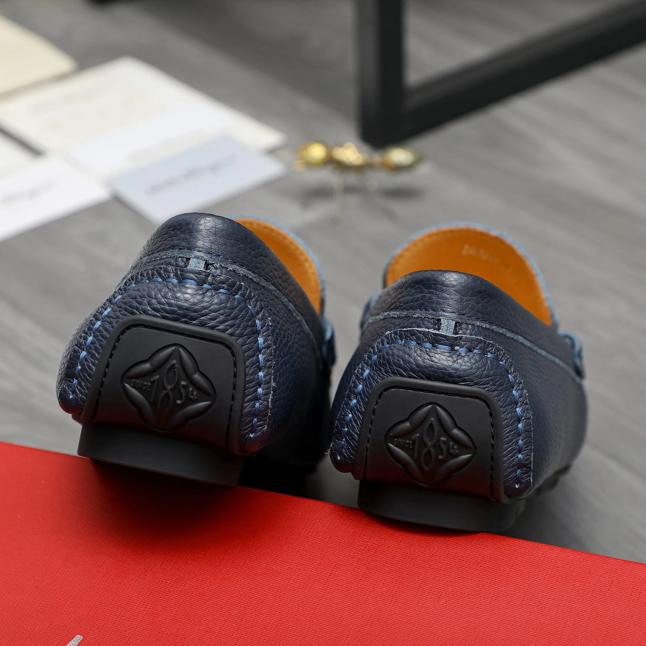 Men's shoes 💰p380 Product trademark: Ferragamo " Ferragamo ] Casual slip-on men's shoes Regular size: 38-45 Product material: Selected pebbled cowhide upper, pigskin lining, rubber outsole